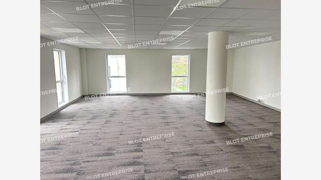 A louer bureaux 81m² belle visibilité à Brest
