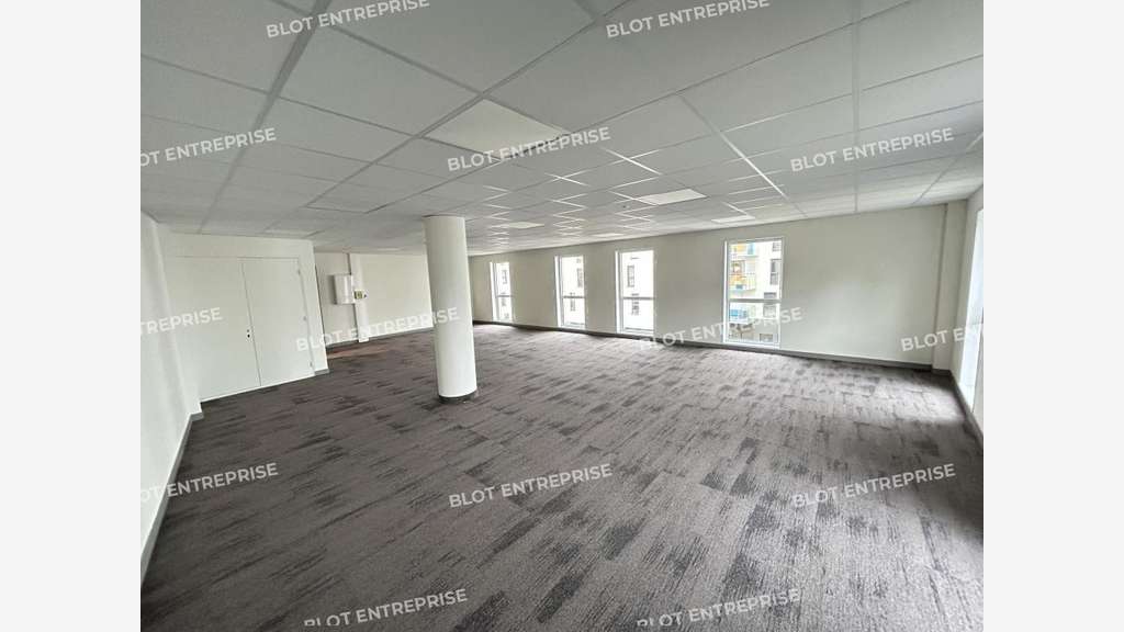 A louer bureaux 81m² belle visibilité à Brest