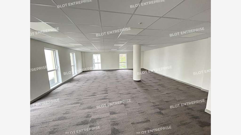 A louer bureaux 81m² belle visibilité à Brest