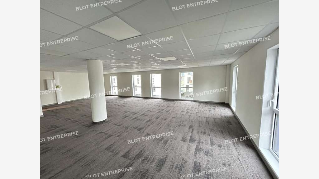 A louer bureaux neufs 82m² port de commerce Brest