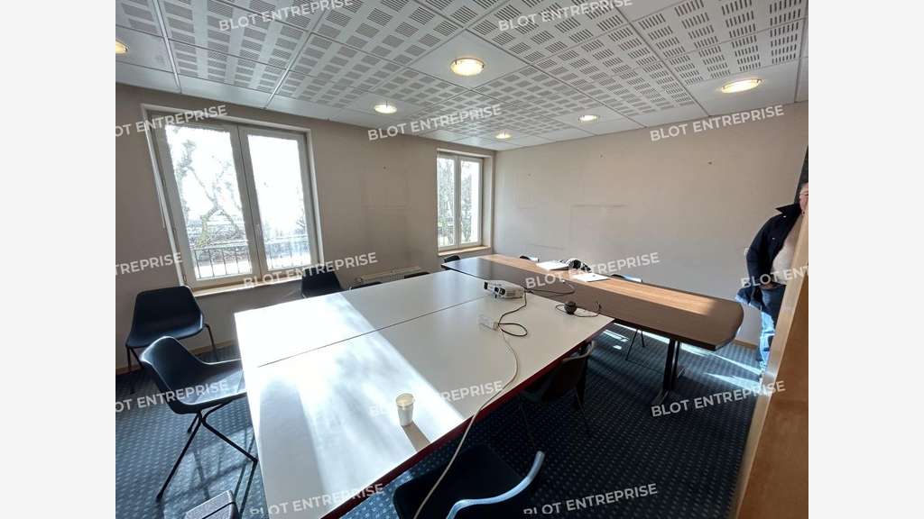 A louer à vendre bureaux 360m² à Brest cours Dajot