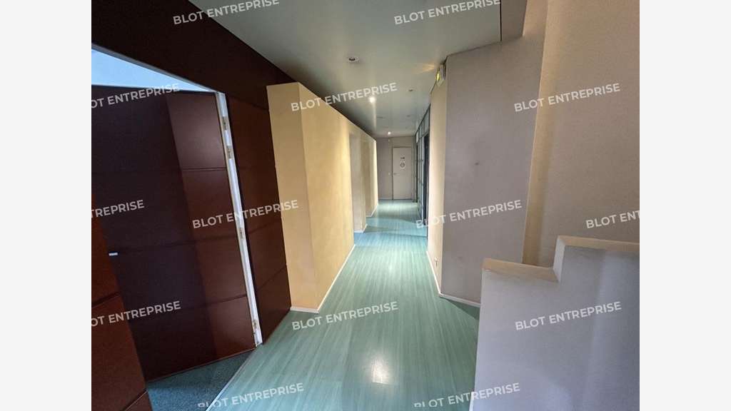 A louer à vendre bureaux 360m² à Brest cours Dajot