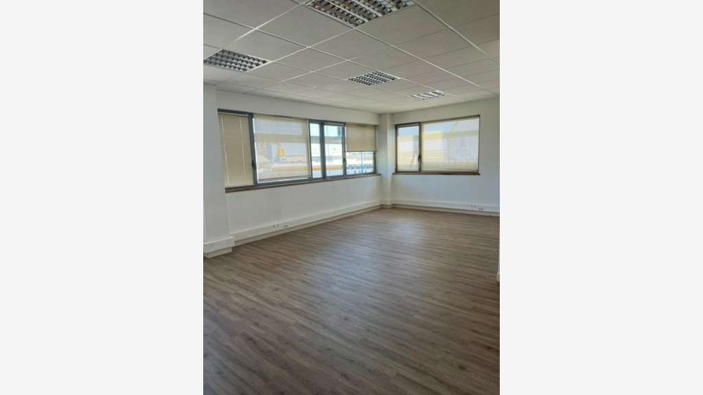 Location bureaux 142m² à Brest port de commerce