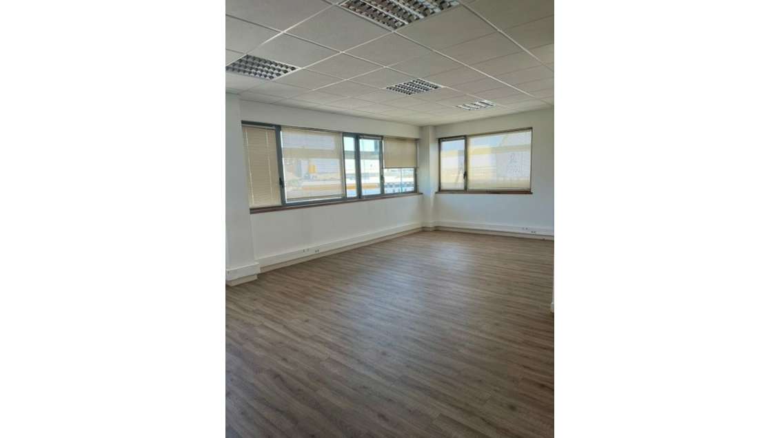 Location bureaux 142m² à Brest port de commerce