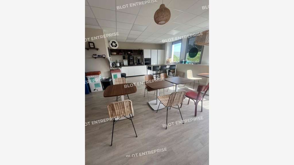 A louer bureaux 313m² Zone de Loscoat à Brest