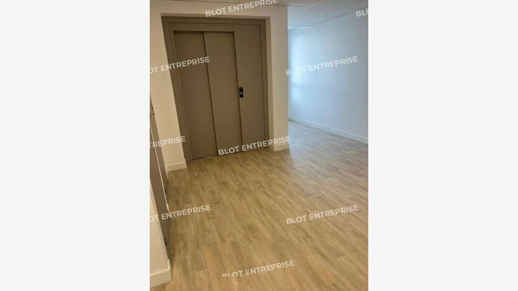 A louer bureaux 313m² Zone de Loscoat à Brest
