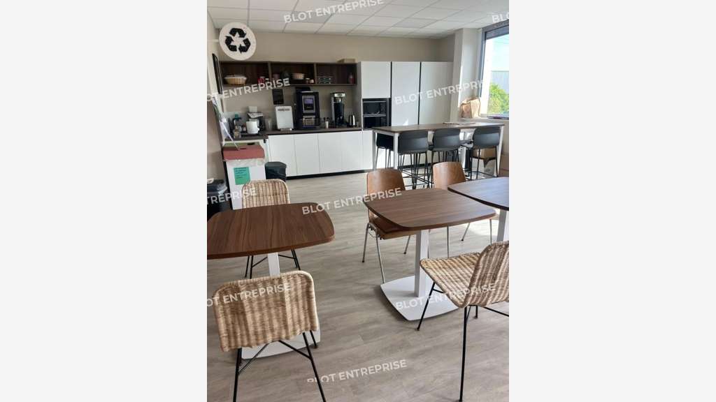 A louer bureaux 311m² Zone de Loscoat à Brest