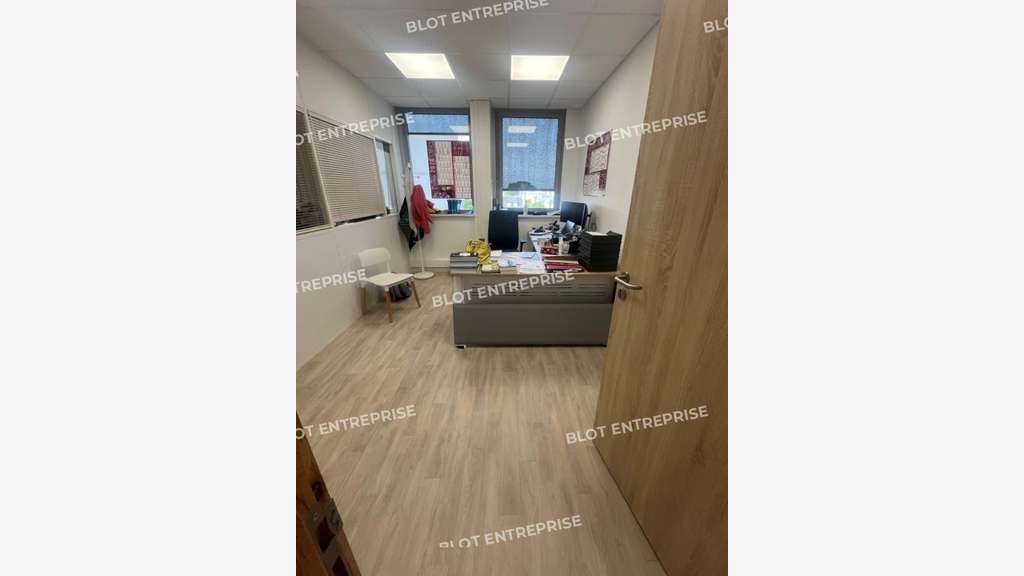 A louer bureaux 311m² Zone de Loscoat à Brest