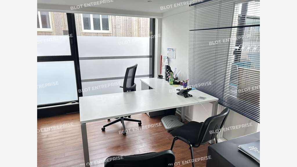 À LOUER - BUREAUX - 135 m² - BREST
