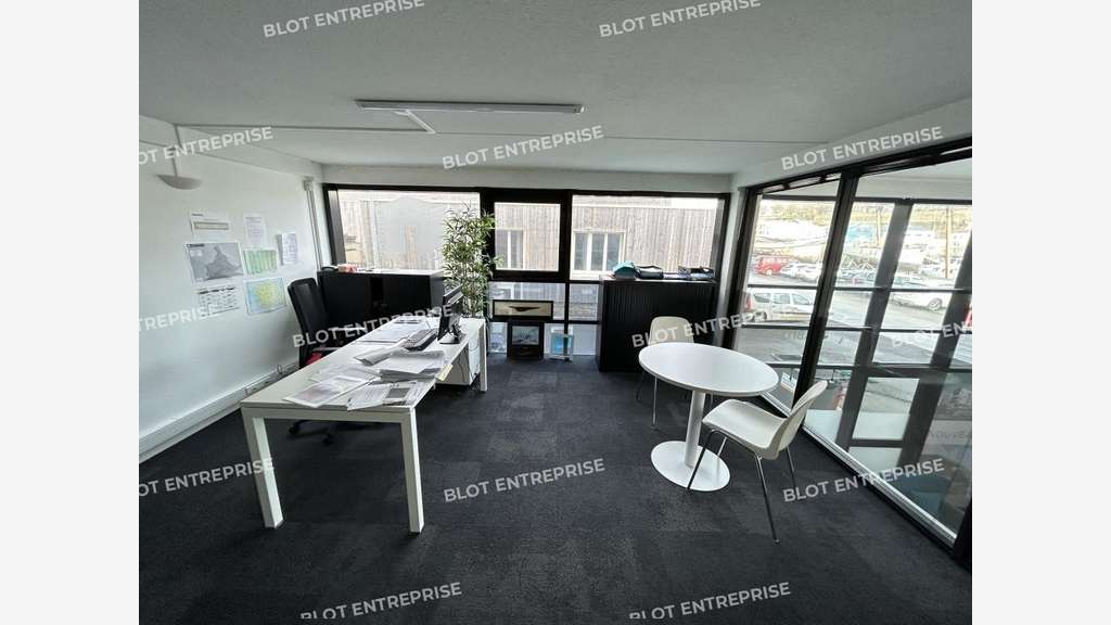 À LOUER - BUREAUX - 135 m² - BREST