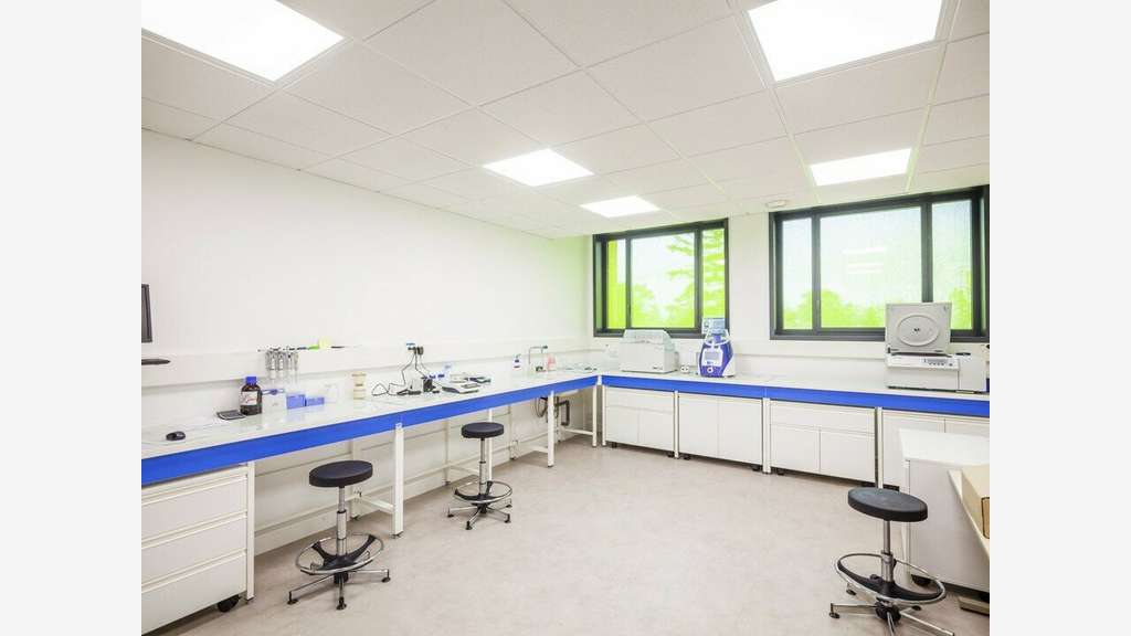 Locaux 2700m² à louer à Bretenière Agronov