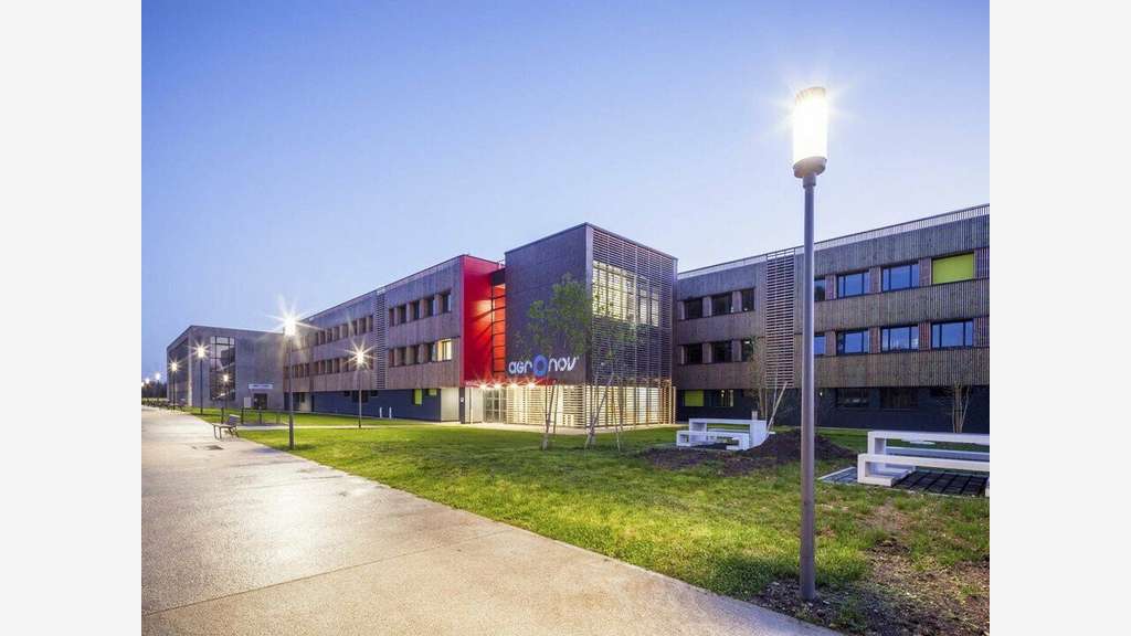 Locaux 2700m² à louer à Bretenière Agronov