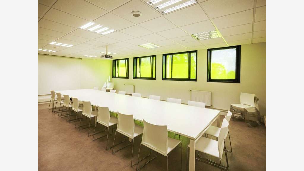 Locaux 2700m² à louer à Bretenière Agronov
