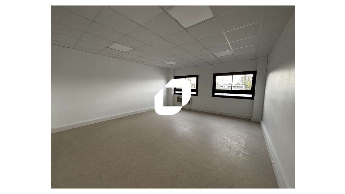 A louer Bureaux 111m² Bretigny sur orge