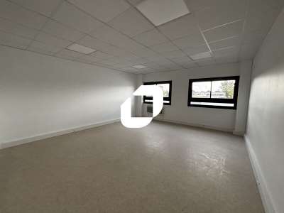 A louer Bureaux 111m² Bretigny sur orge