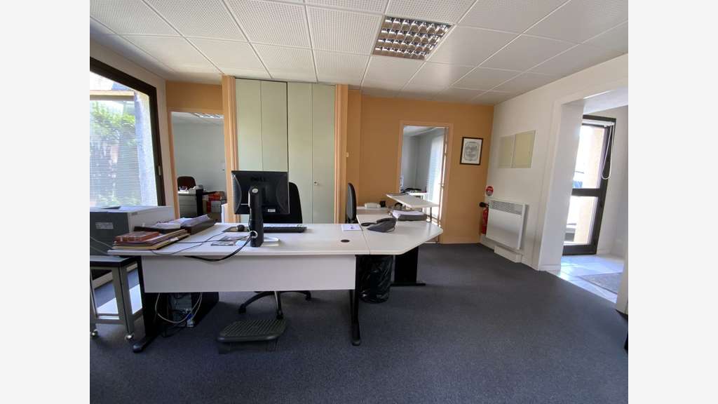 Bureaux cloisonnés à louer à l'Ouest de Caen