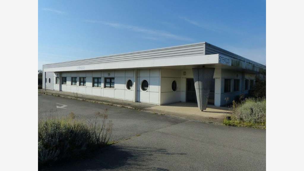 Beau bâtiment 800m² de bureaux sur 3200m² à Breuil