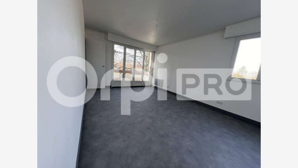A louer bureaux lumineux 45m² à Brie-Comte-Robert