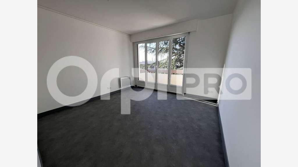 A louer bureaux lumineux 45m² à Brie-Comte-Robert