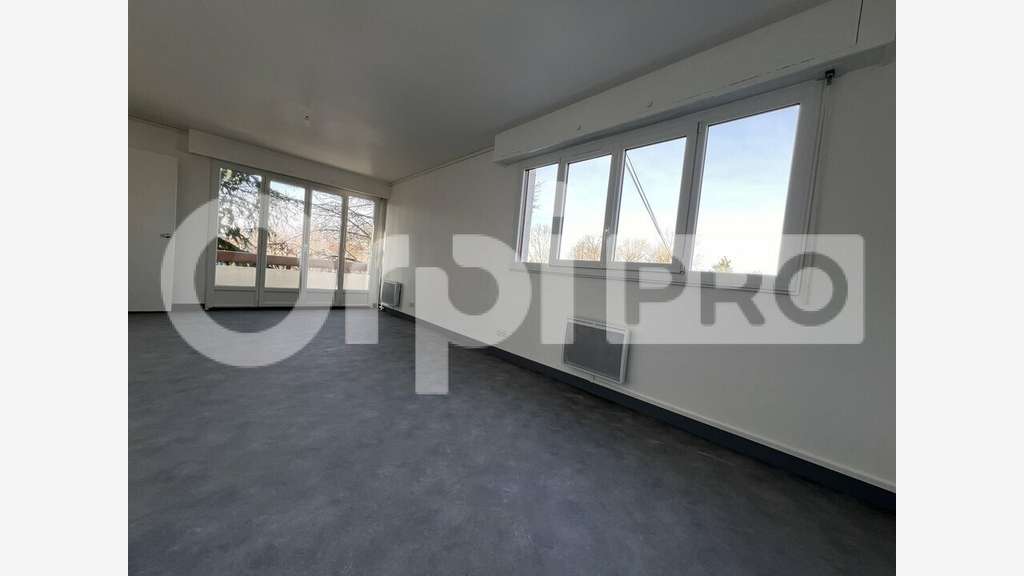 A louer bureaux lumineux 45m² à Brie-Comte-Robert