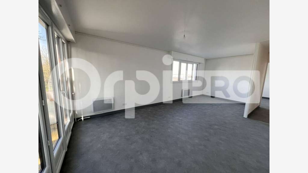A louer bureaux lumineux 45m² à Brie-Comte-Robert