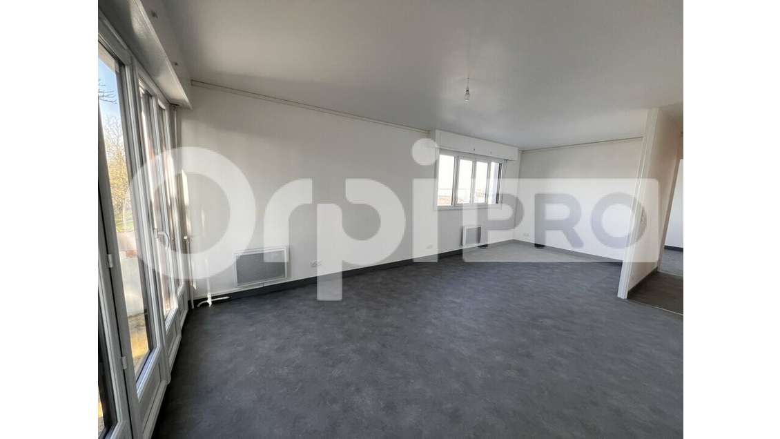 A louer bureaux lumineux 45m² à Brie-Comte-Robert