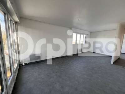A louer bureaux lumineux 45m² à Brie-Comte-Robert