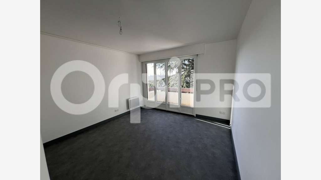 A louer bureaux lumineux 45m² à Brie-Comte-Robert