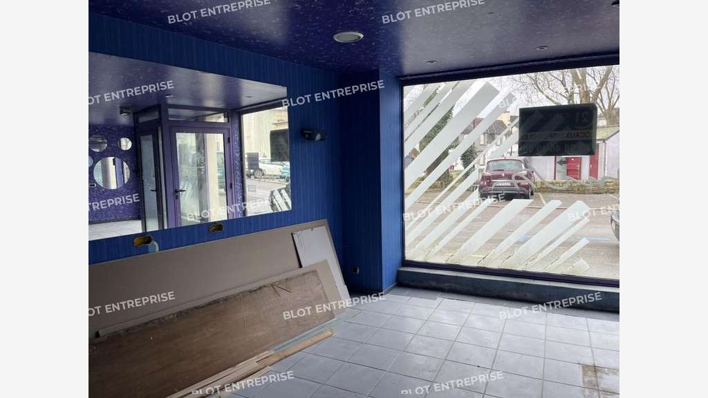 À LOUER - Local - 75 m² - BRIEC