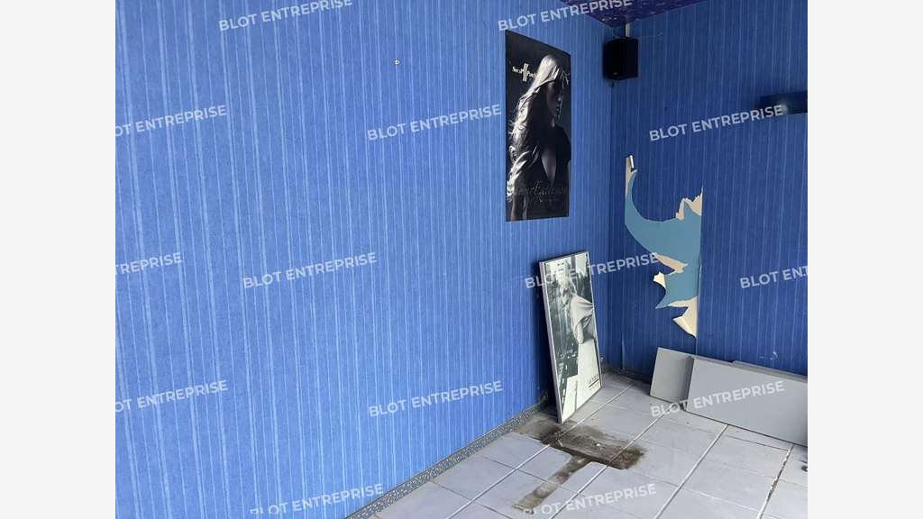 À LOUER - Local - 75 m² - BRIEC