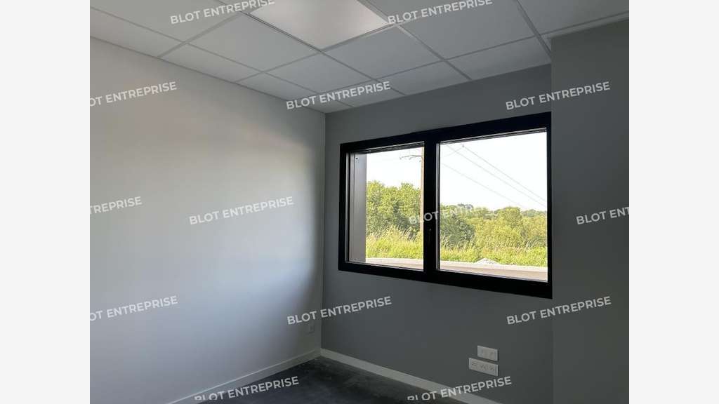 À LOUER - BUREAUX - 100 m² - BRIEC