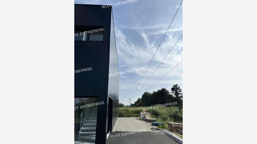 À LOUER - BUREAUX - 100 m² - BRIEC