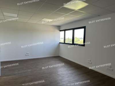 À LOUER - BUREAUX - 100 m² - BRIEC