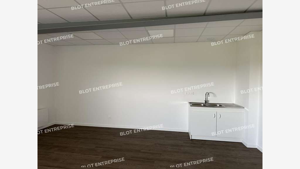 À LOUER - BUREAUX - 100 m² - BRIEC