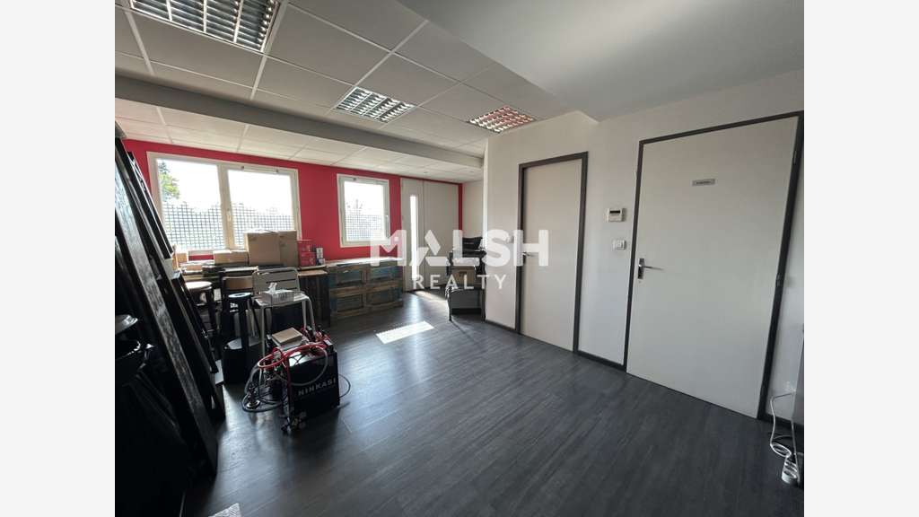 Bureaux de 77m² à louer au 1er étage à Brignais