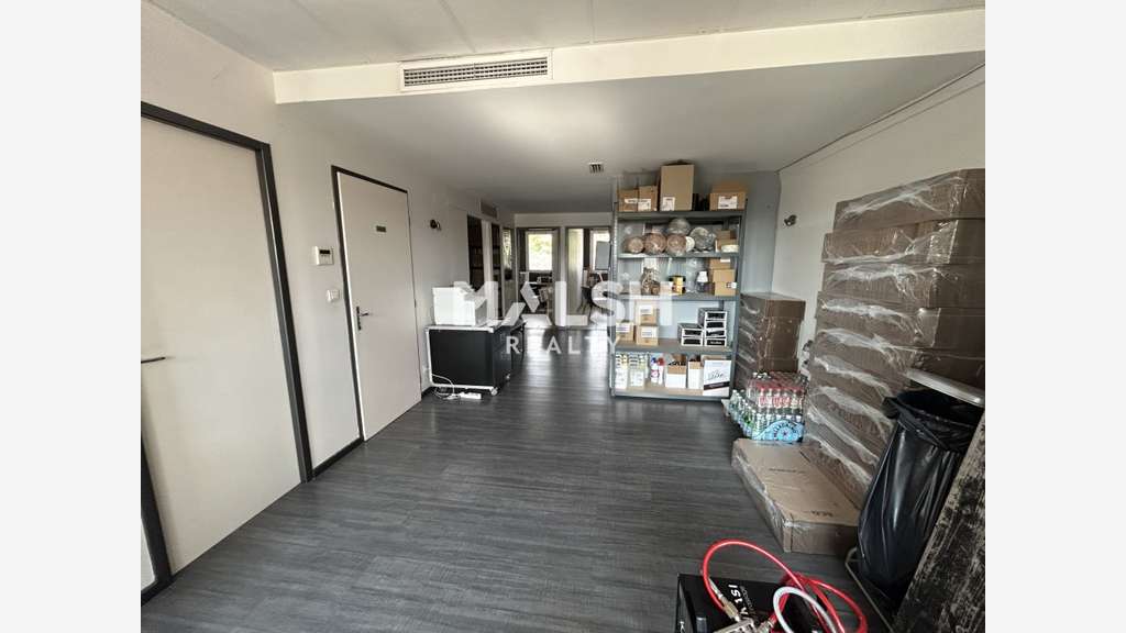 Bureaux de 77m² à louer au 1er étage à Brignais