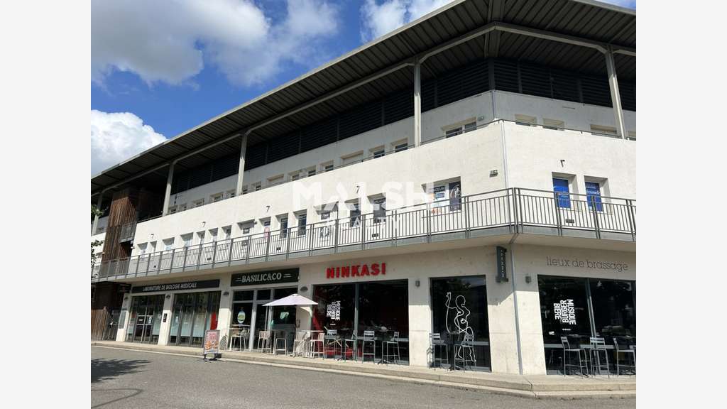Bureaux de 77m² à louer au 1er étage à Brignais