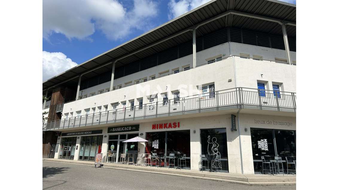 Bureaux de 77m² à louer au 1er étage à Brignais