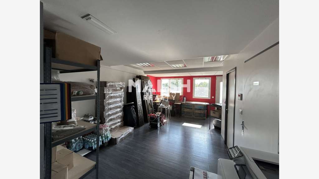 Bureaux de 77m² à louer au 1er étage à Brignais