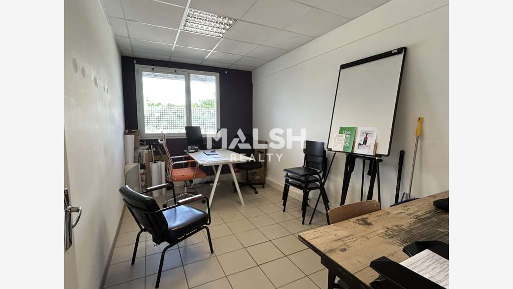 Bureaux de 77m² à louer au 1er étage à Brignais