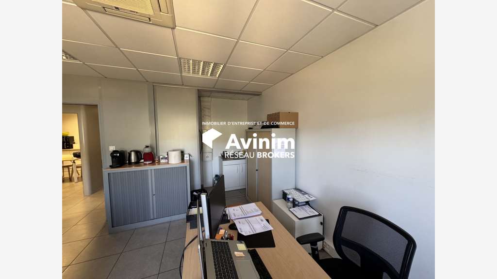A louer espace de bureaux de 96m² à Sacuny