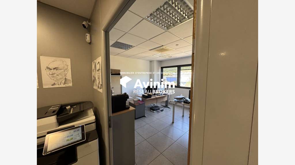 A louer espace de bureaux de 96m² à Sacuny