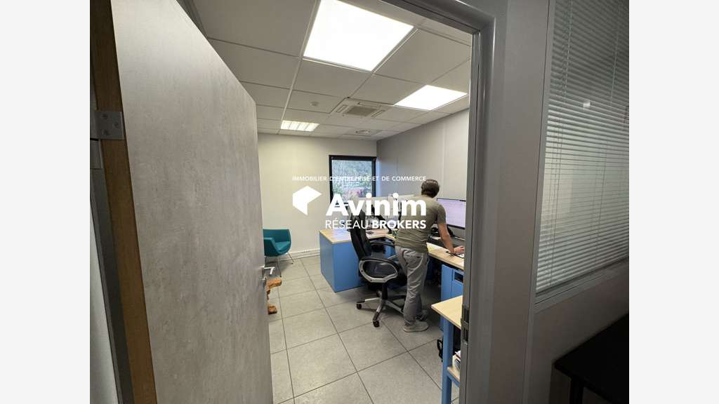 A louer espace de bureaux de 96m² à Sacuny