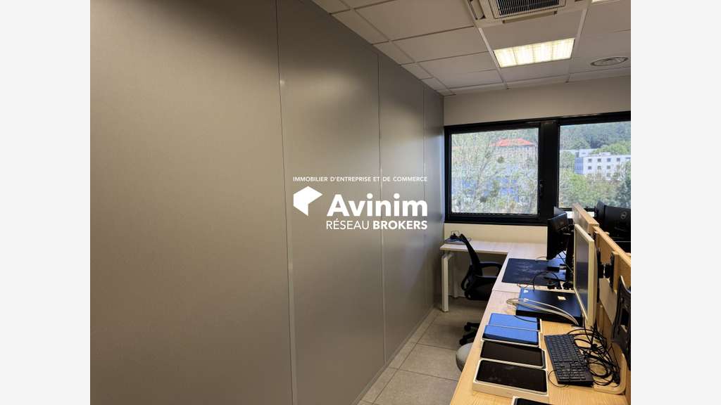 A louer espace de bureaux de 96m² à Sacuny