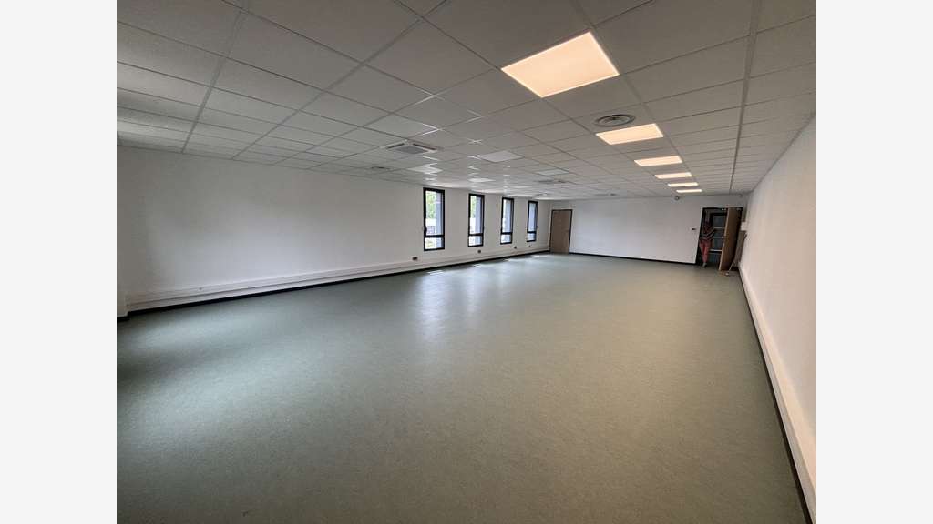Bureaux à louer 130m² Zone Nicopolis à Brignoles 