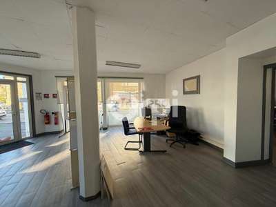 A louer bureaux grande visibilité à Brive Piscine