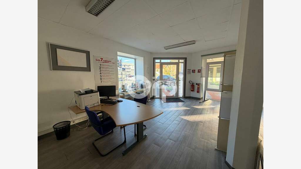 A louer bureaux grande visibilité à Brive Piscine