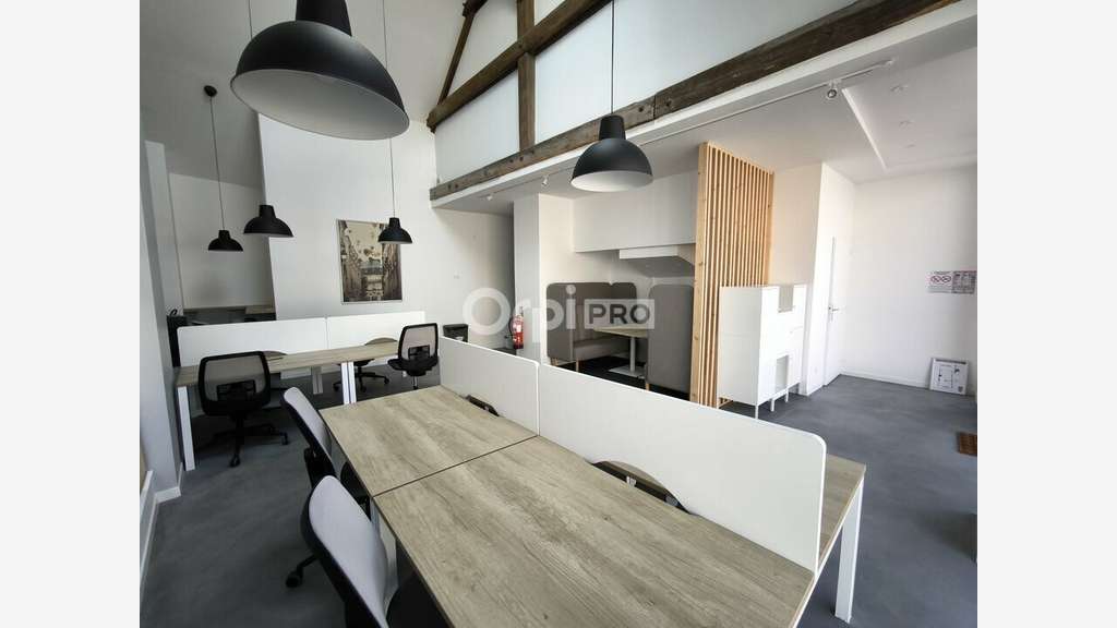 A louer bureaux de 267m² avec 8 parkings à Brive