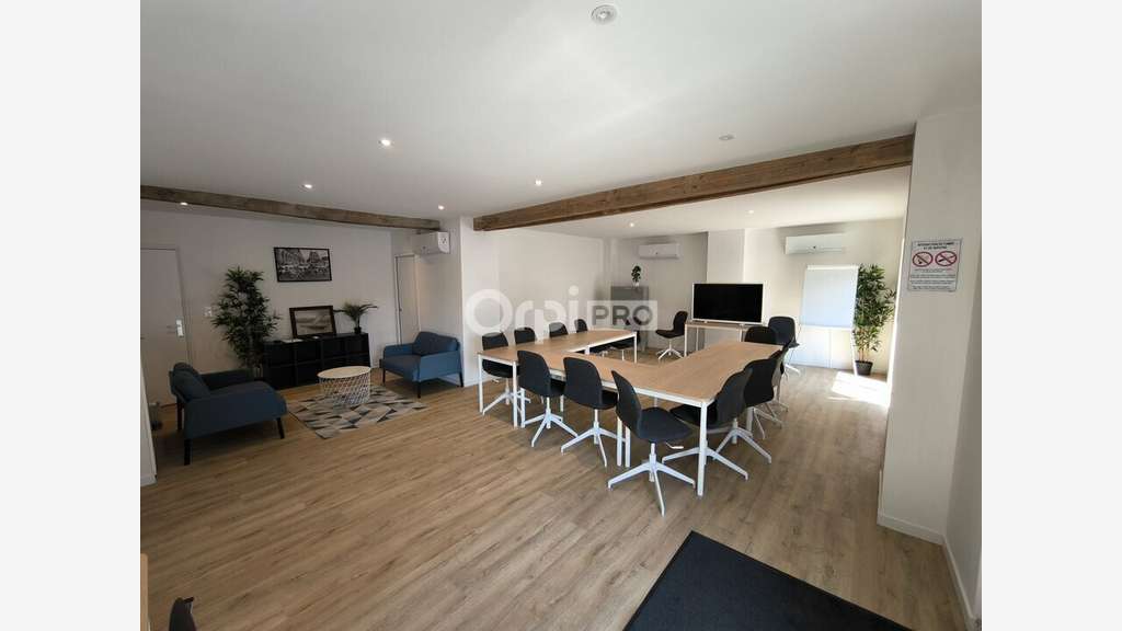 A louer bureaux de 267m² avec 8 parkings à Brive