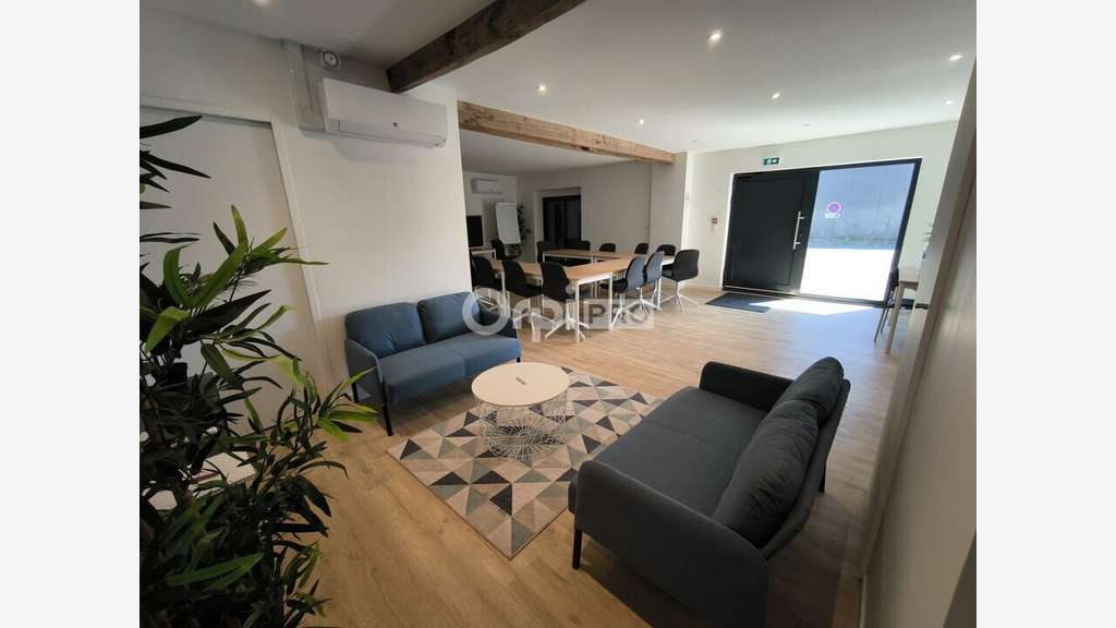 A louer bureaux de 267m² avec 8 parkings à Brive